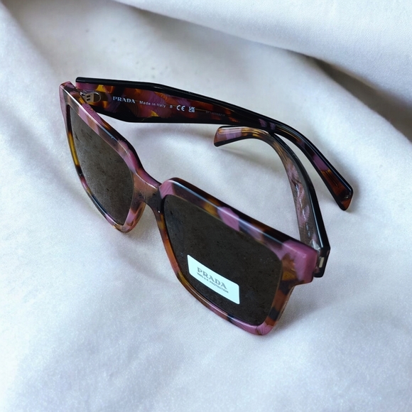 Prada sunglasses - Picture 4 of 5